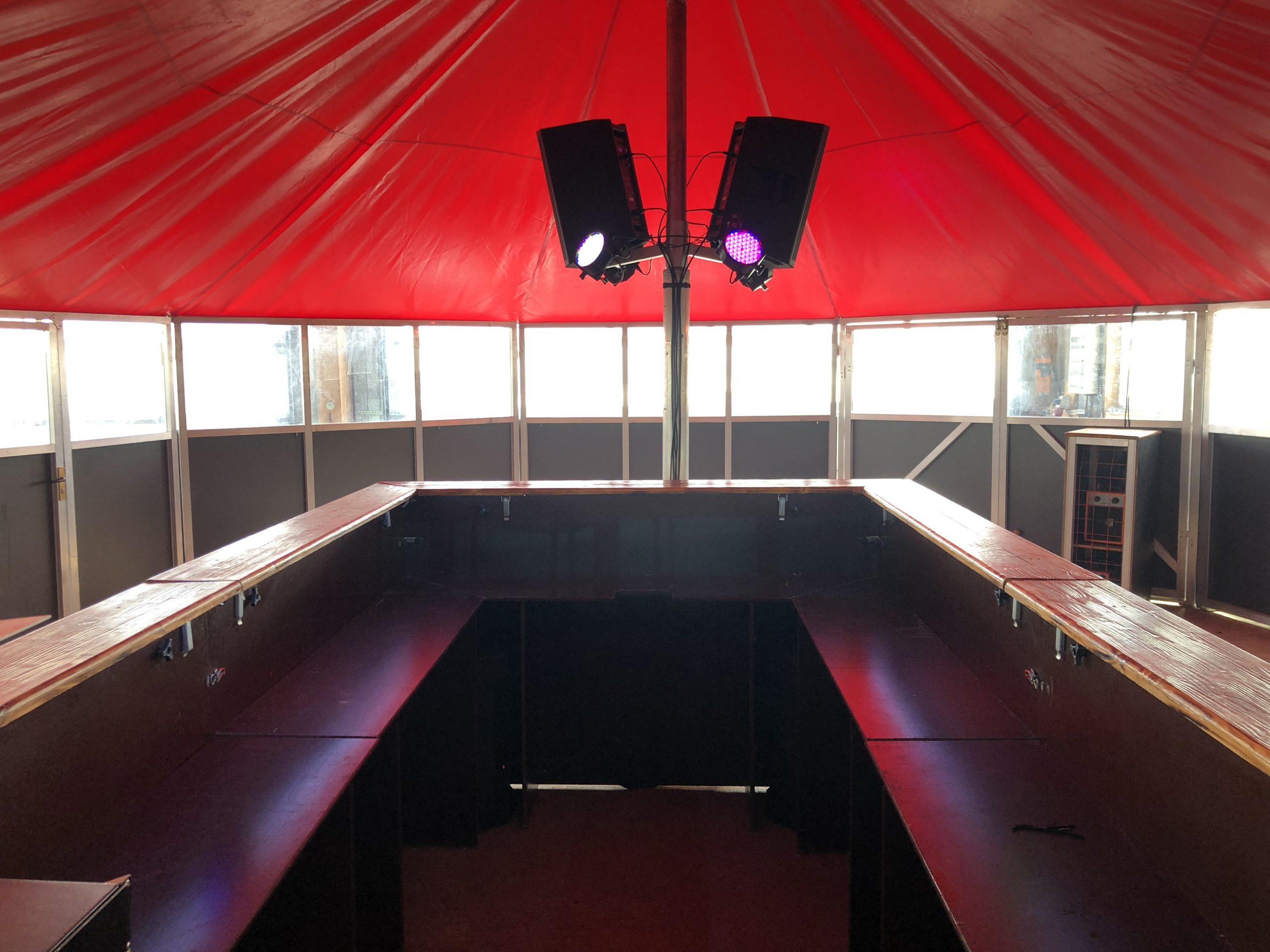 60m² Schirmbar Innen Theke