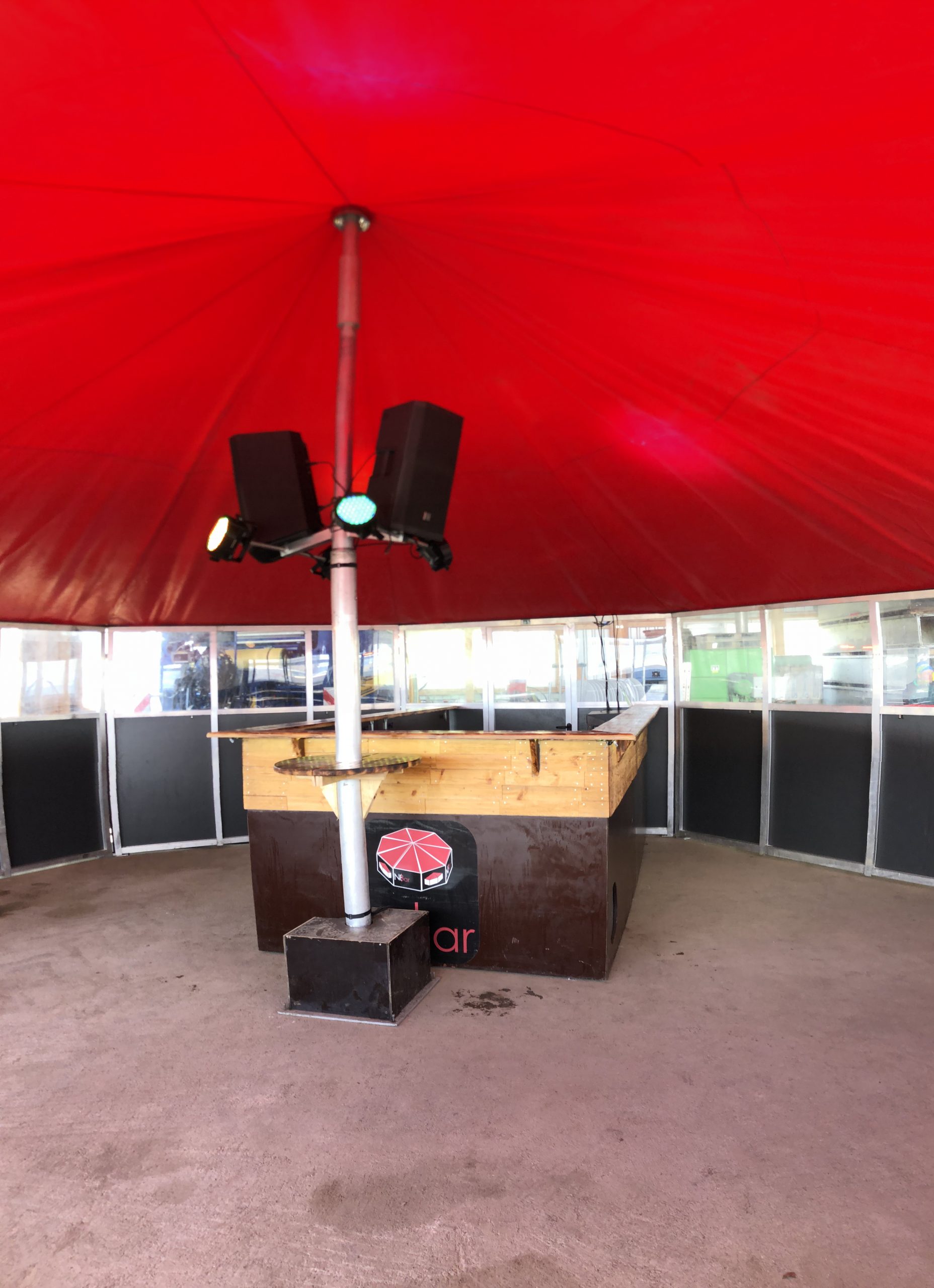 60m² Schirmbar Theke